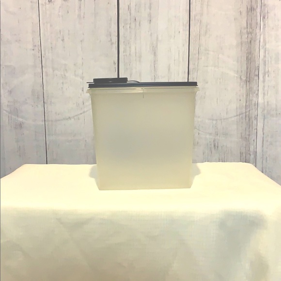 Tupperware Cereal Container - Picture 2 of 4